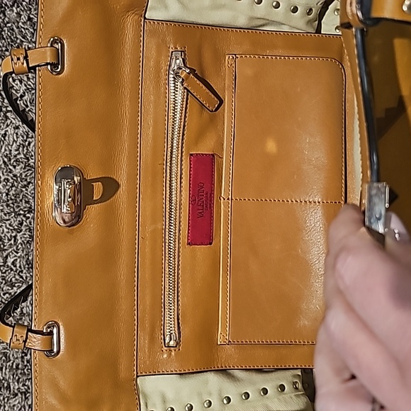 🔥1HRSALE🔥Valentino Garavani Rockstud Bag - Picture 11 of 16